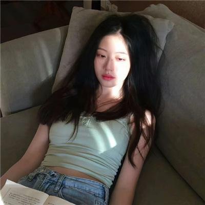 圆月映花都